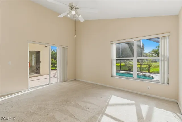 a view of empty room with a ceiling fan