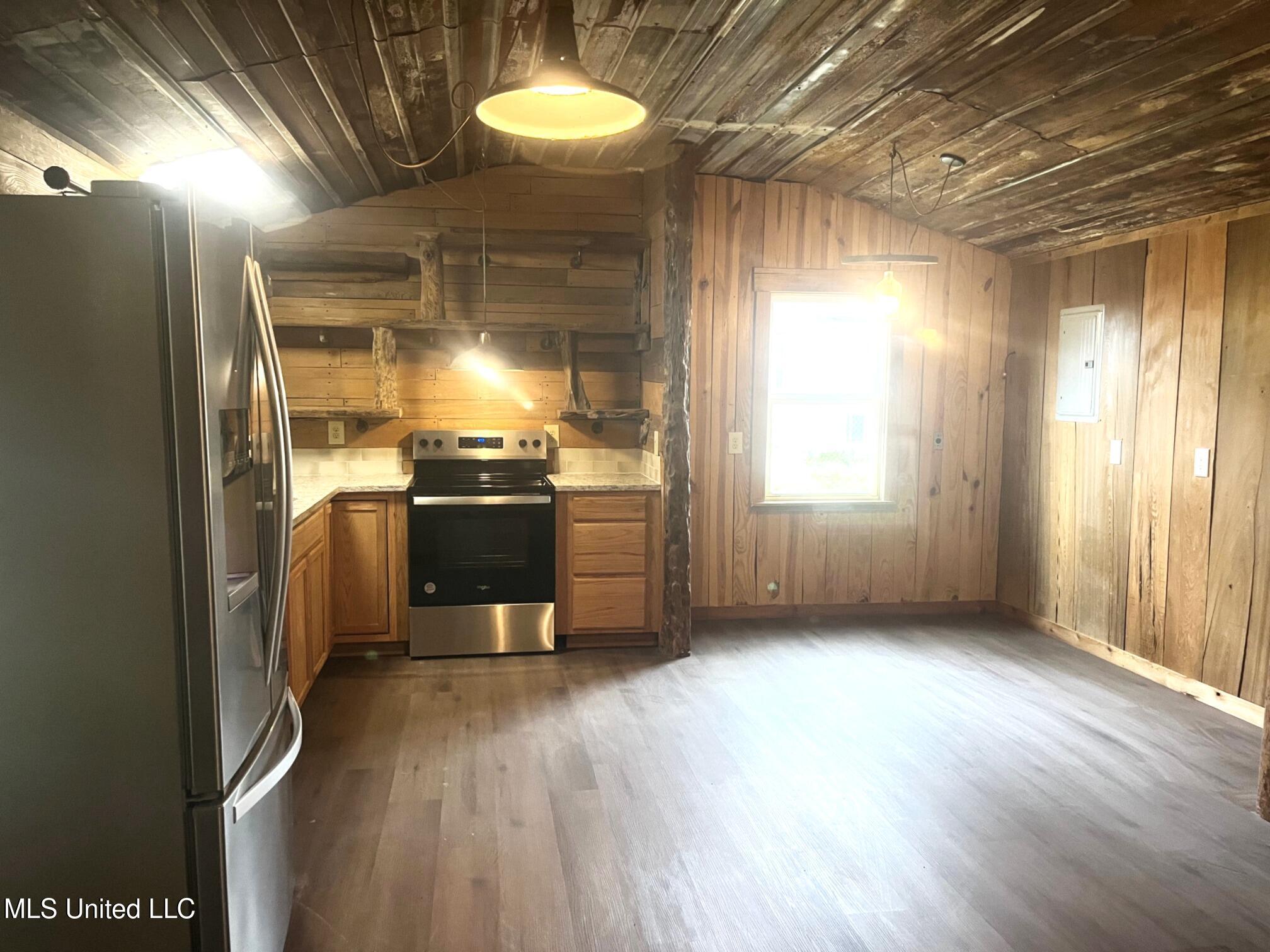 17 B Street Bay Springs, MS 39422 - Photo 11 of 28 Kitchen and Dining