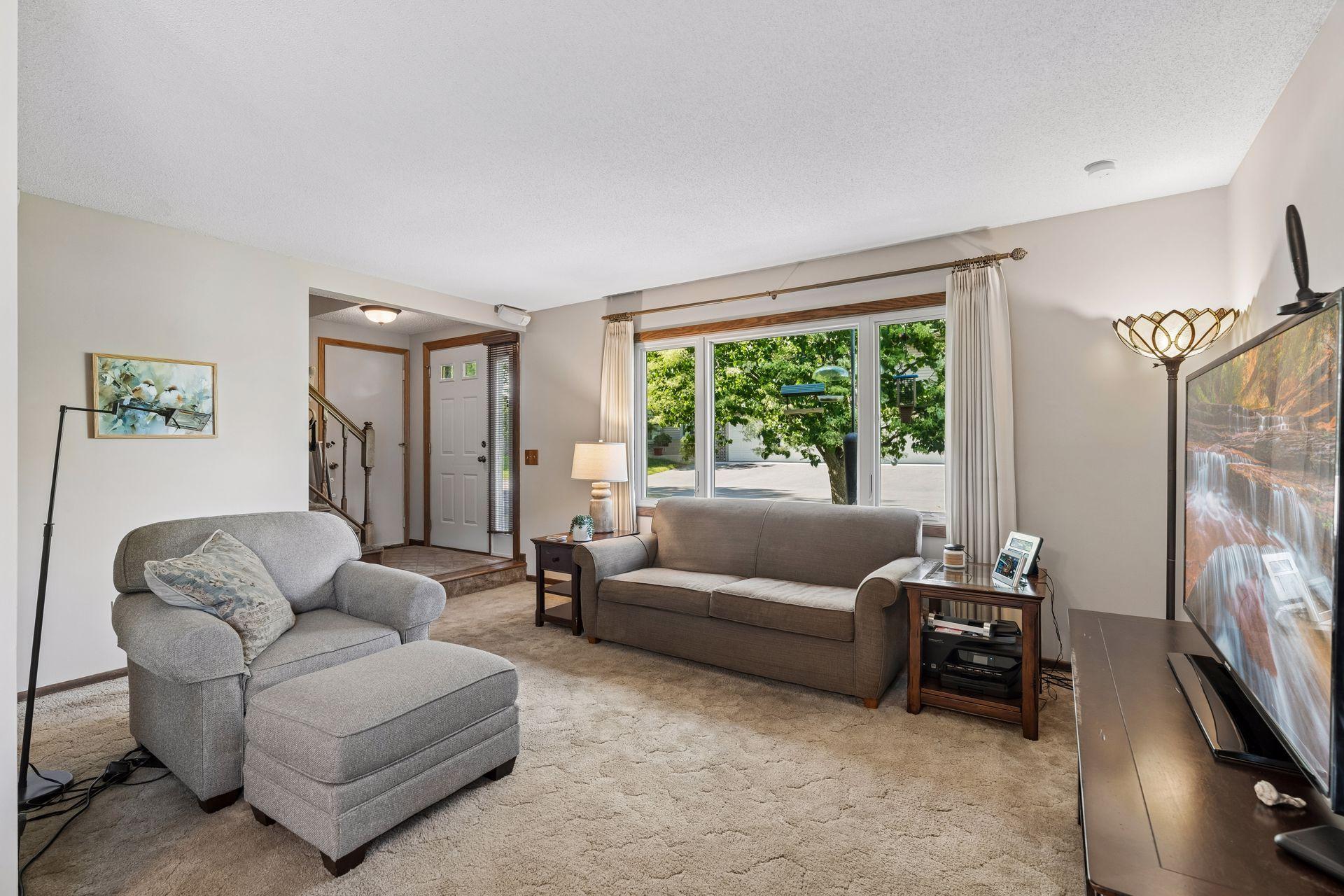 9558 Kingsview Lane North Maple Grove, MN 55369 - Photo 3 of 21