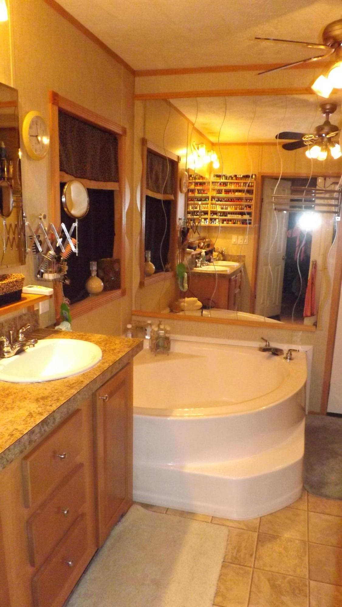 7530 Grimes Road Loudon, TN 37774 - Photo 21 of 25 Garden Tub in Master Suite