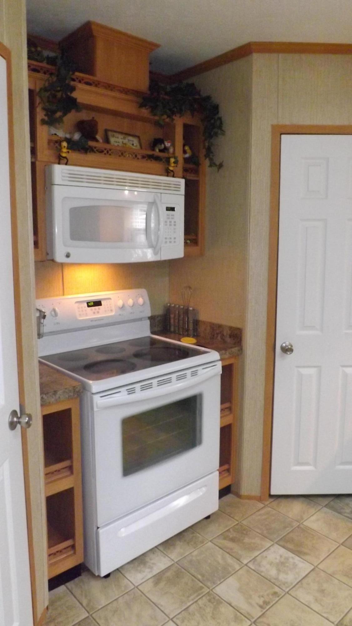 7530 Grimes Road Loudon, TN 37774 - Photo 10 of 25 Stove/Microwave