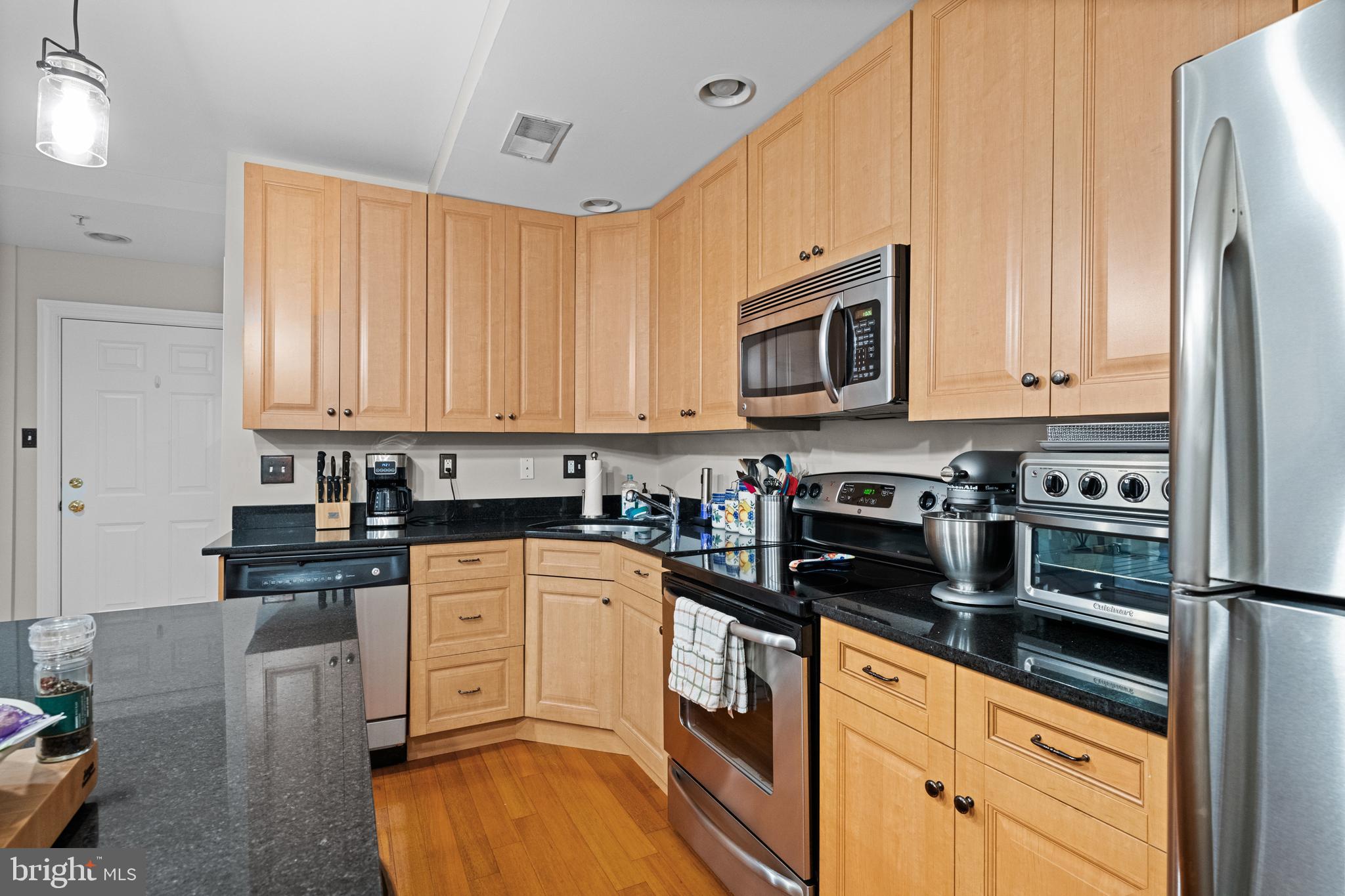 6-10 Strawberry Street, Unit 10 Philadelphia, PA 19106 - Photo 12 of 30