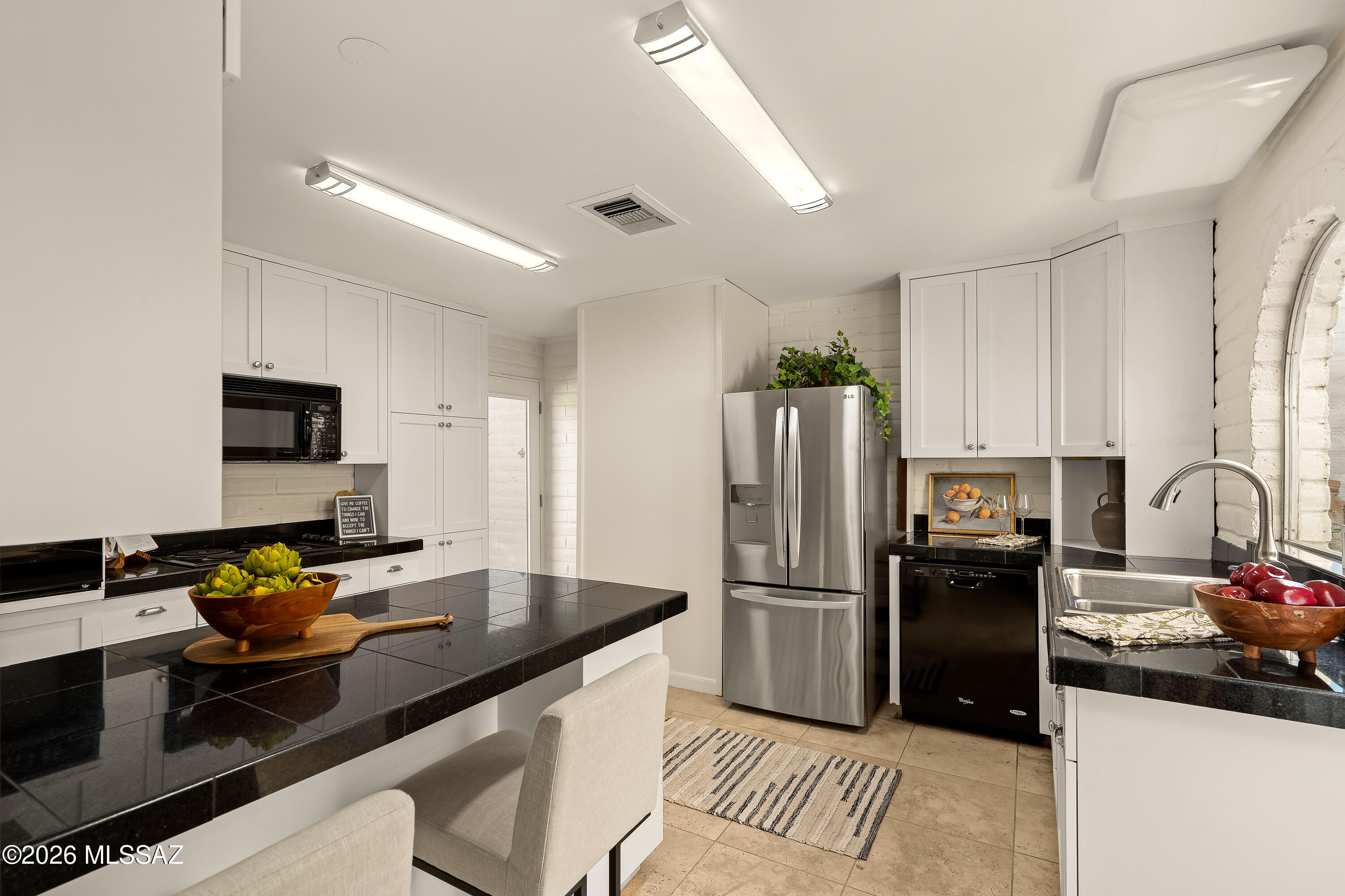636 West Roller Coaster Road Tucson, AZ 85704 - Photo 8 of 28 Kitchen