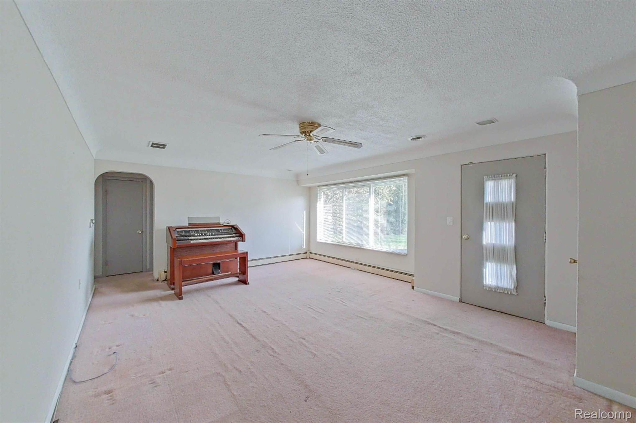 237 Elms Road Flushing, MI 48433 - Photo 16 of 69 Living Room