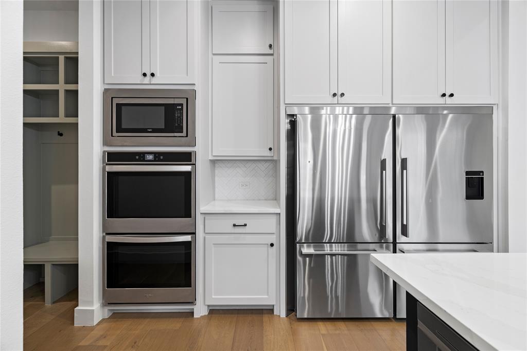 2432 Bellview Circle Tyler, TX 75709 - Photo 13 of 40 a kitchen with appliances and cabinets