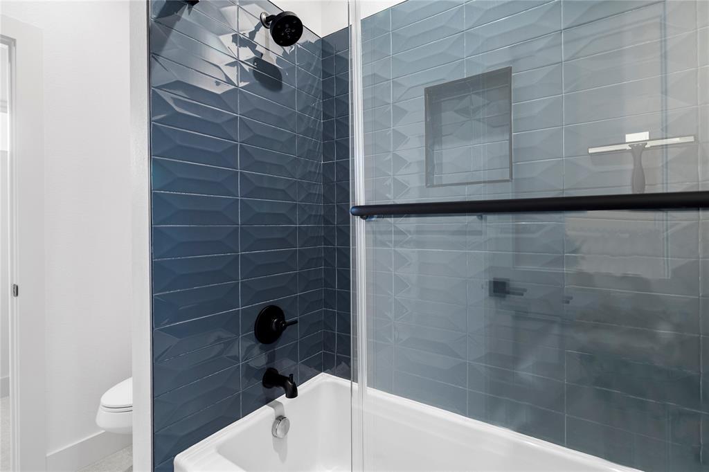 2432 Bellview Circle Tyler, TX 75709 - Photo 37 of 40 a bathroom with a bathtub