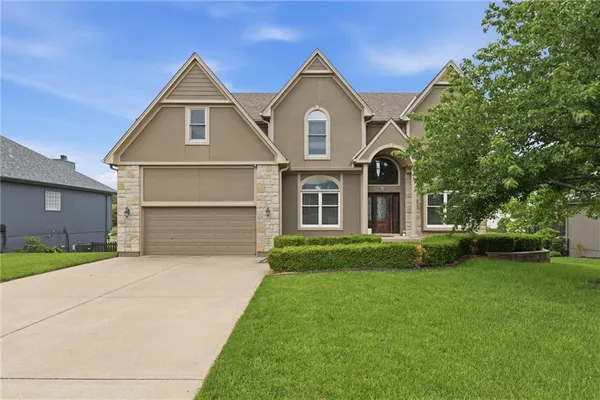 $599,000 | 2808 Southwest Arthur Drive, Lee's Summit, MO 64082