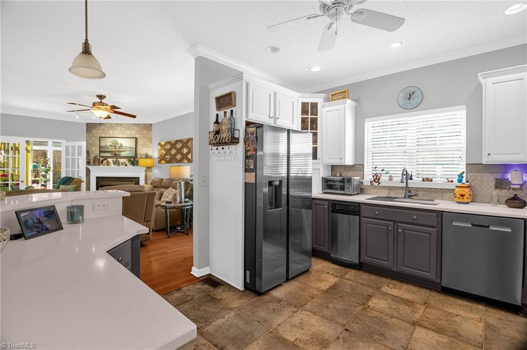 157 Calvin Street High Point, NC 27262 - Photo 3 of 25