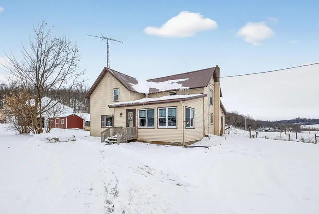 $375,000 | 10443 State Highway 30, Chatfield, MN 55923