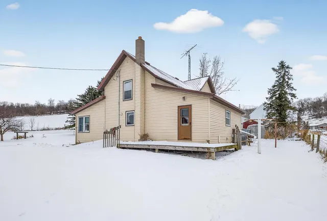 $375,000 | 10443 State Highway 30, Chatfield, MN 55923