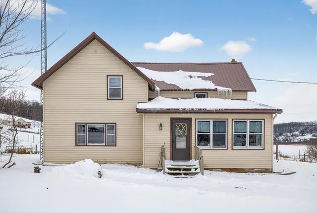 $375,000 | 10443 State Highway 30, Chatfield, MN 55923