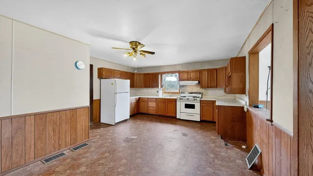 $375,000 | 10443 State Highway 30, Chatfield, MN 55923