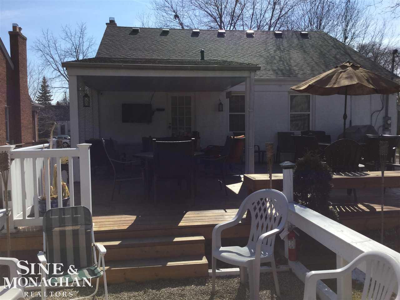1082 Hampton Road Grosse Pointe Woods, MI 48236 - Photo 46 of 50