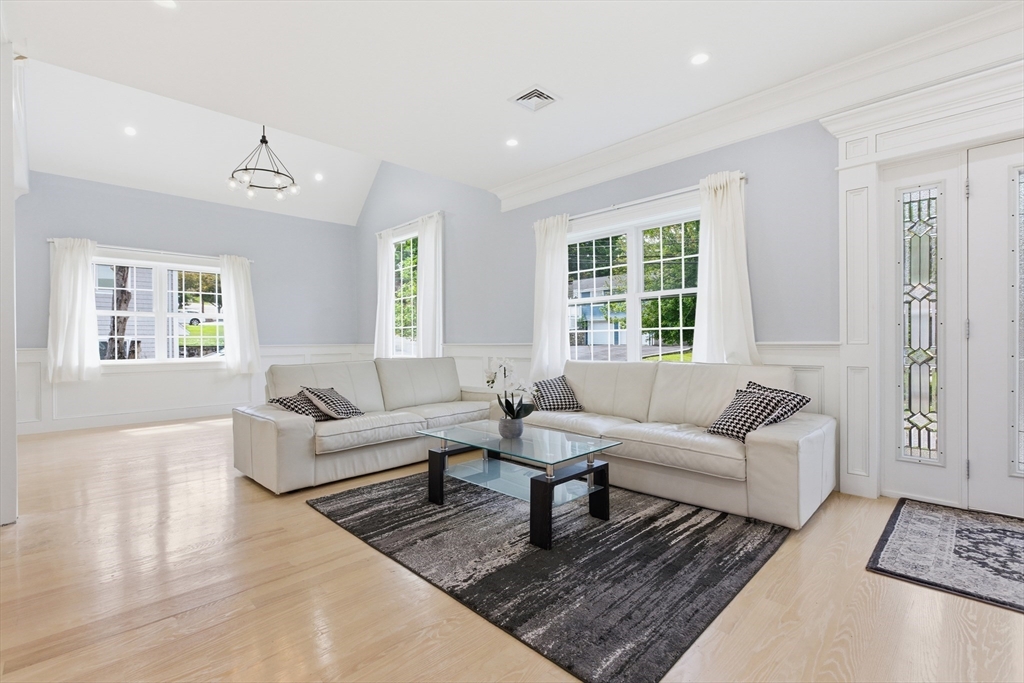 52 Ridgewood Road Milton, MA 02186 - Photo 4 of 39