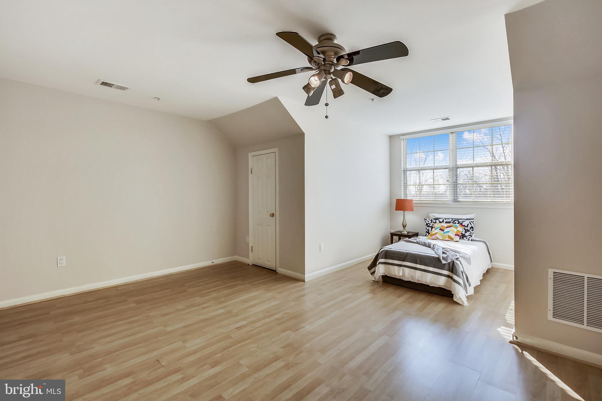 12157 Amber Ridge Circle Germantown, MD 20876 - Photo 30 of 36 3rd Bedroom on top level w/ceiling light & fan