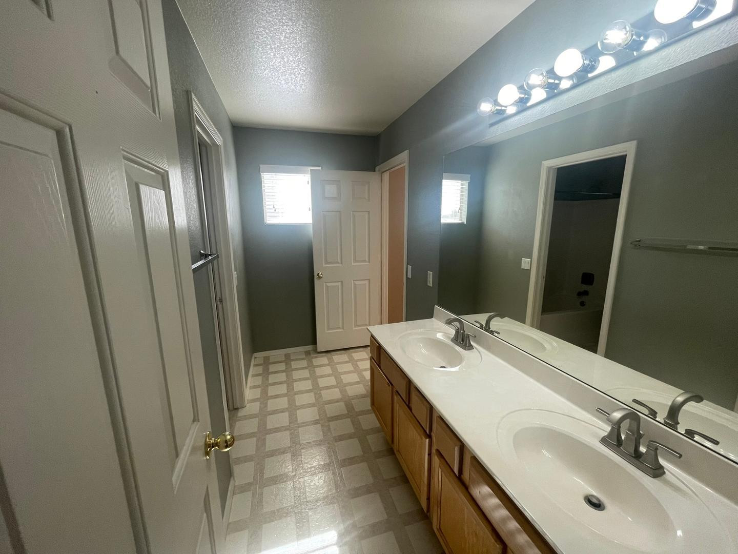1053 West Bruce Avenue Gilbert, AZ 85233 - Photo 11 of 18 Photo #11