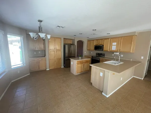 $2,800 | 1053 West Bruce Avenue, Gilbert, AZ 85233