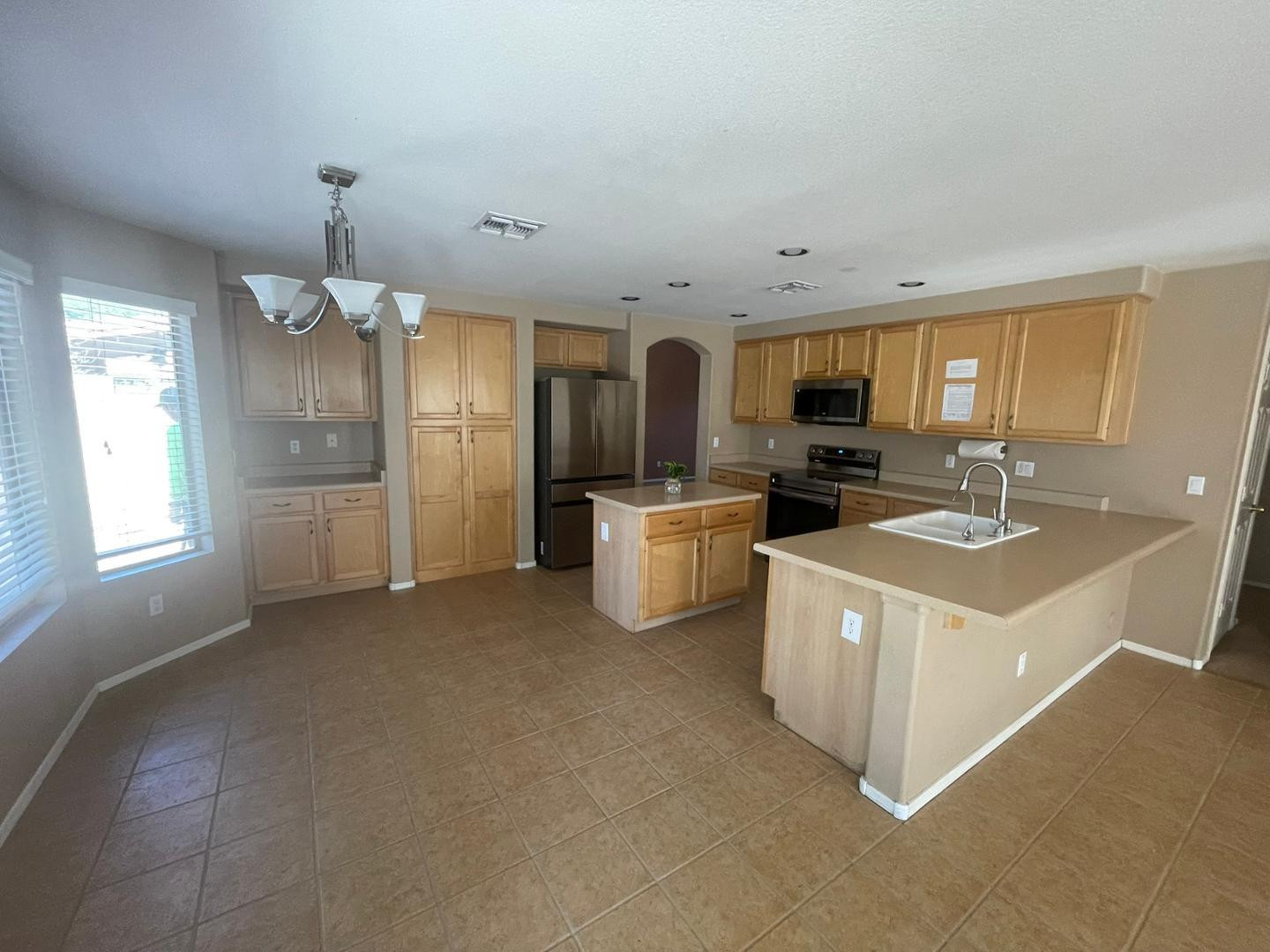 1053 West Bruce Avenue Gilbert, AZ 85233 - Photo 4 of 18 Photo #4