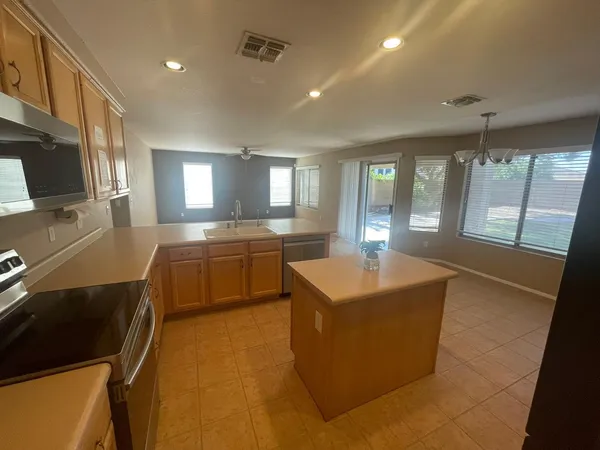 $2,800 | 1053 West Bruce Avenue, Gilbert, AZ 85233