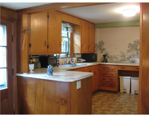 59 Edgehill Road Warwick, RI 02889 - Photo 5 of 11 Kitchen.