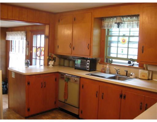 59 Edgehill Road Warwick, RI 02889 - Photo 6 of 11 Kitchen.