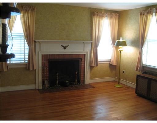 59 Edgehill Road Warwick, RI 02889 - Photo 7 of 11 Living Room.