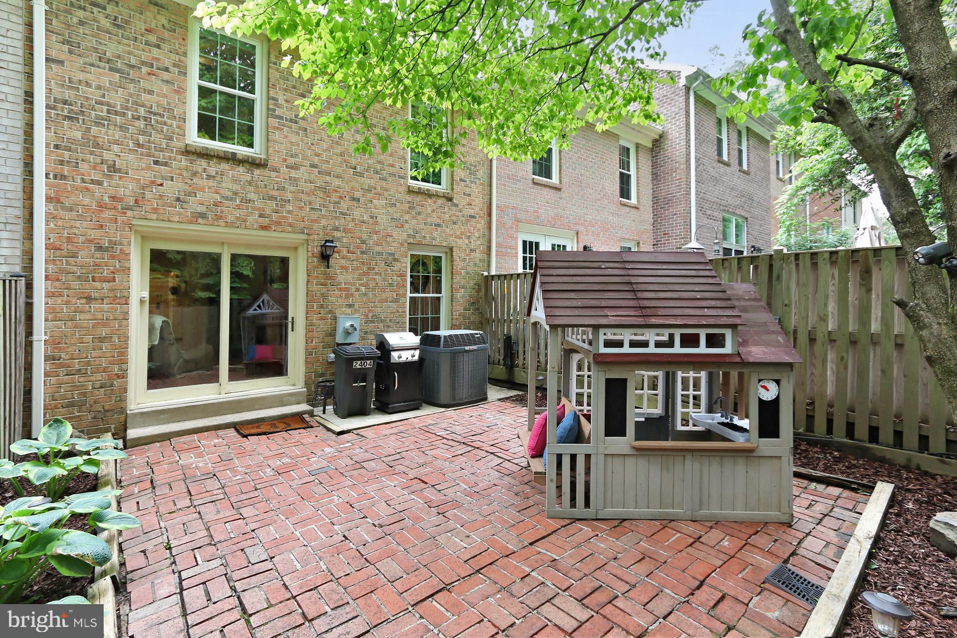 2404 Wanda Way Reston, VA 20191 - Photo 32 of 34 Full Brick Rear of Home