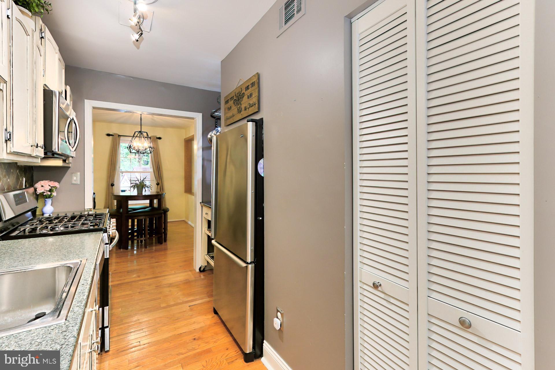 2404 Wanda Way Reston, VA 20191 - Photo 7 of 34 Reach In Food Pantry