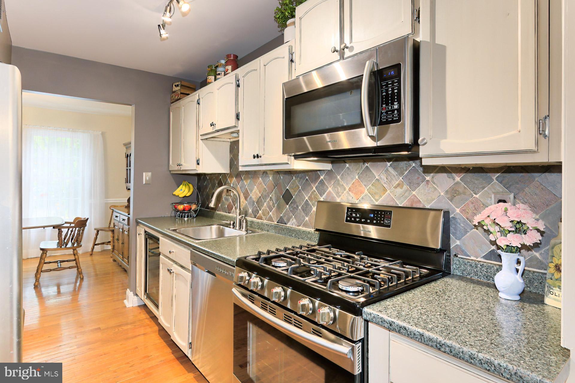 2404 Wanda Way Reston, VA 20191 - Photo 9 of 34 Under Counter Bev Fridge + GAS Range