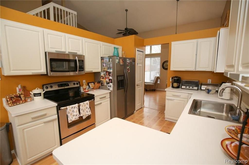 4659 Amberwood Court Rochester, MI 48306 - Photo 5 of 30