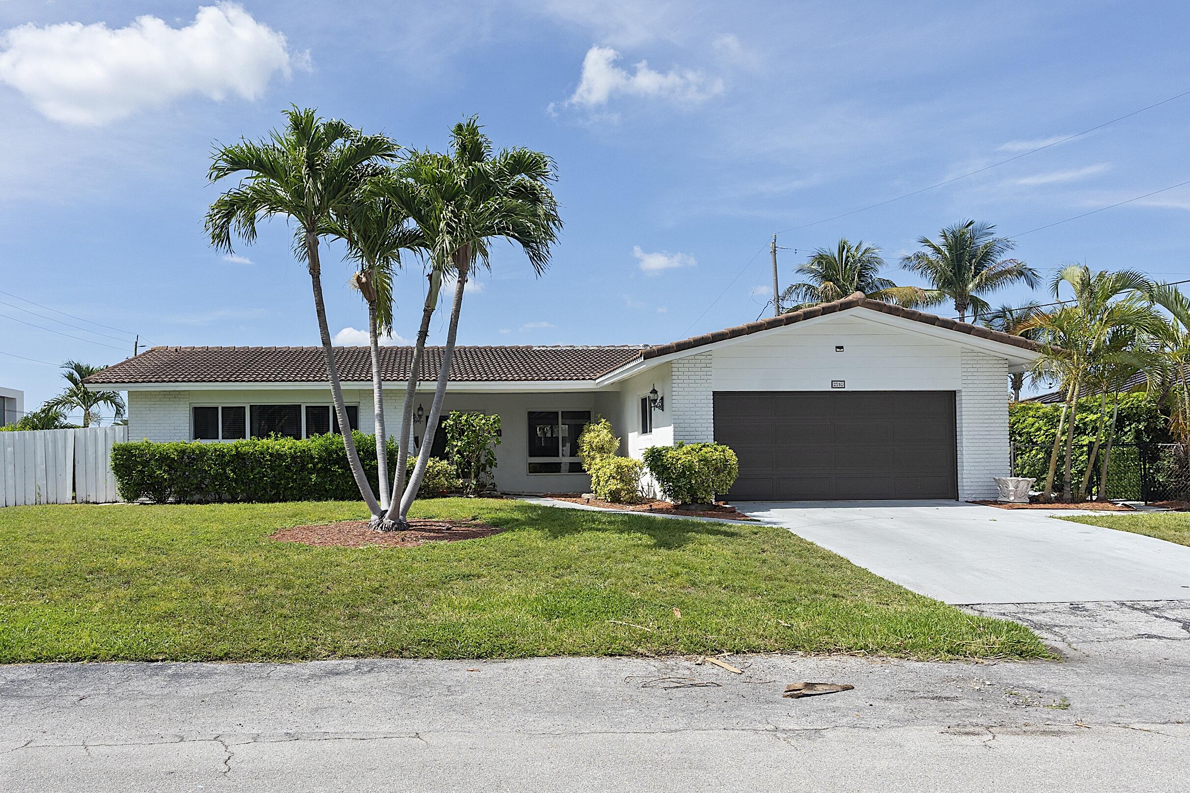 2910 Northeast 40th Court Lighthouse Point, FL 33064 - Photo 1 of 49 2910 NE 40th Ct - - 002