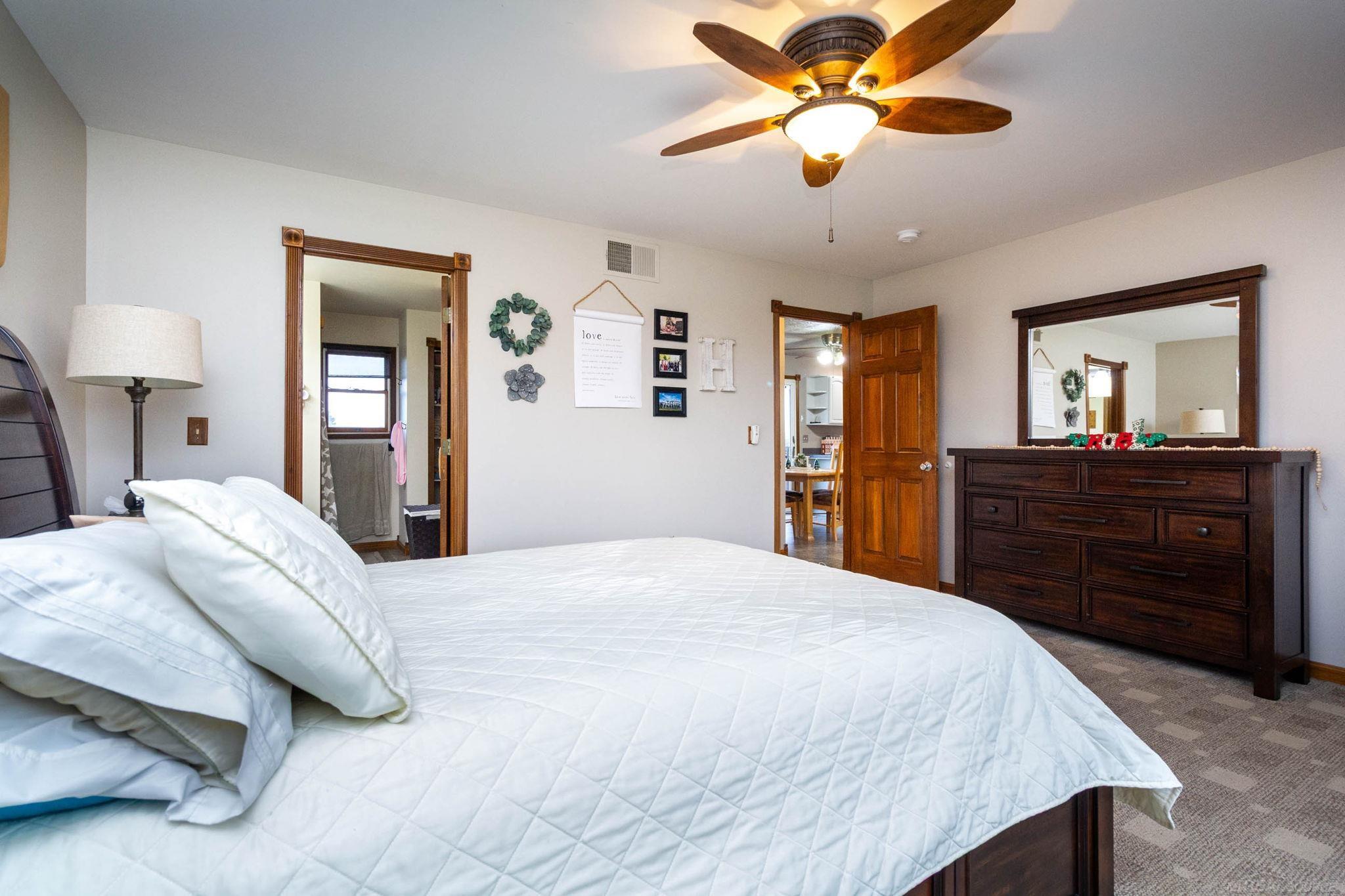 575 Stoddard Road Columbus, MI 48063 - Photo 17 of 49 50195859-d54ad4ec-33d4-4a59-ac25-846a2df7128f.JPG