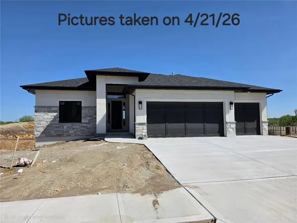 $947,850 | 11271 South Sunray Drive, Olathe, KS 66061