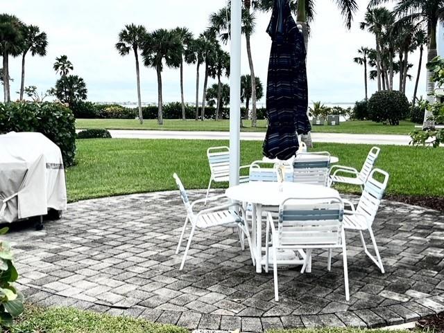 40 Northeast Plantation Road, Unit 208 Stuart, FL 34996 - Photo 37 of 38 a view of a table and chairs in the garden