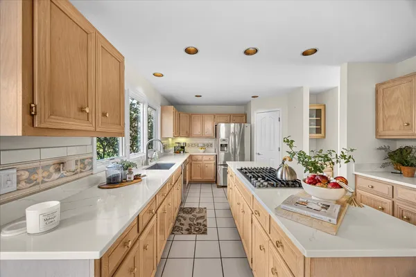 $675,000 | 1692 Sauk Drive, Batavia, IL 60510