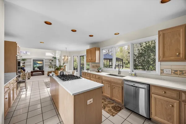 $675,000 | 1692 Sauk Drive, Batavia, IL 60510