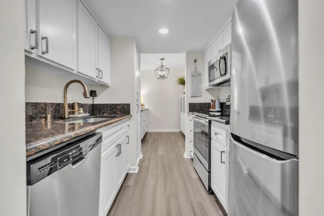 $239,900 | 2410 Larkspur Lane, Unit 243, Sacramento, CA 95825