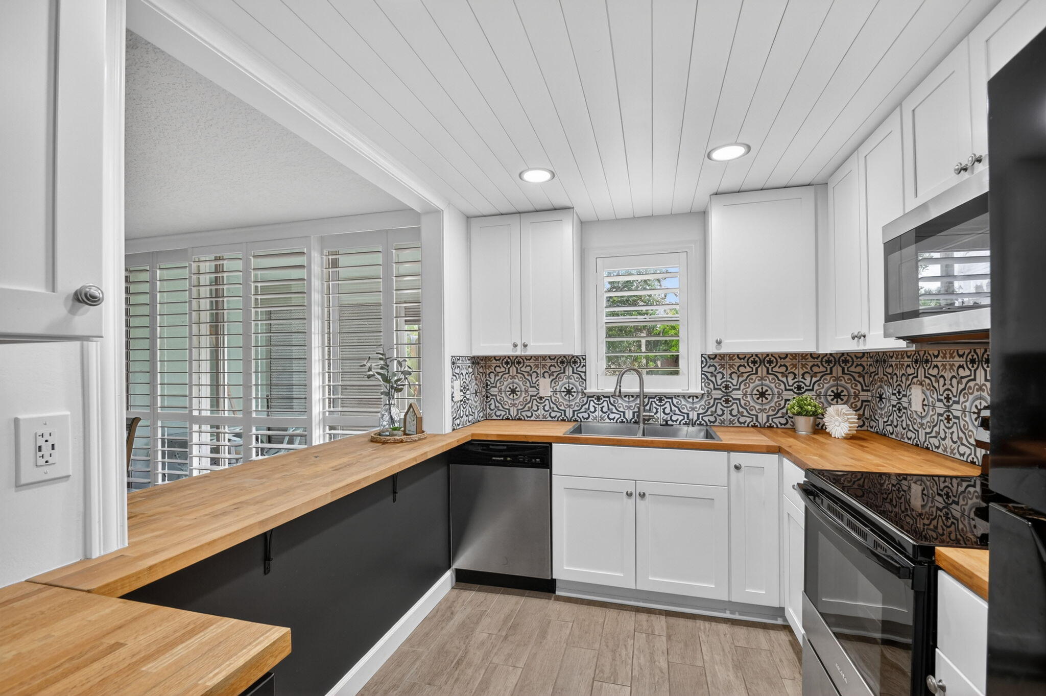 500 Davis Road, Unit 37 Palm Springs, FL 33461 - Photo 1 of 45 Kitchen