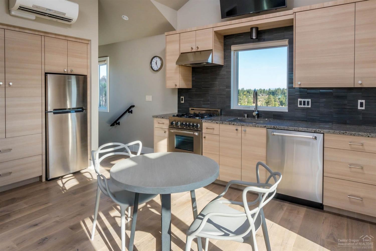 19212 Gateway Loop Bend, OR 97702 - Photo 18 of 25 Additional Photo