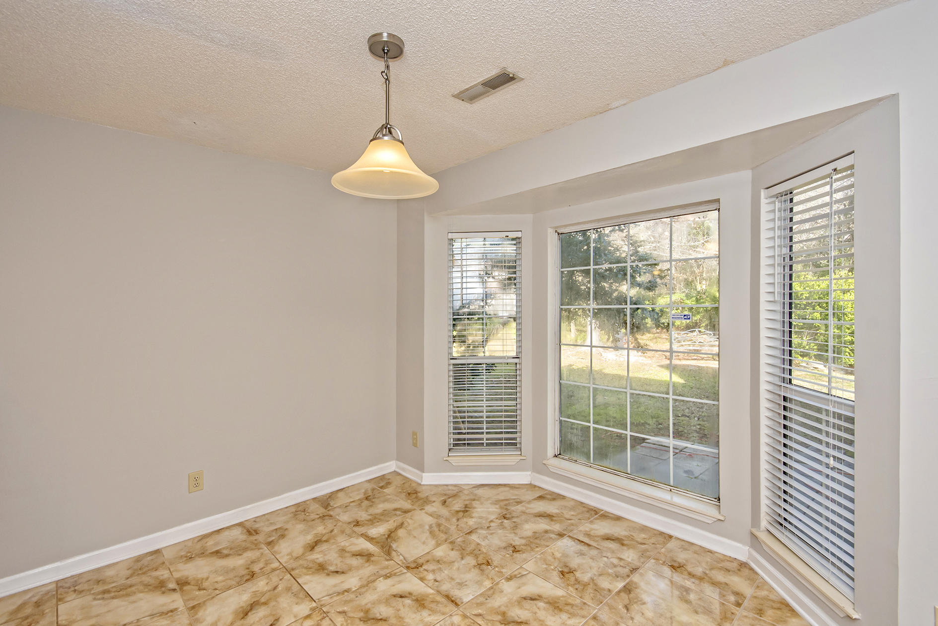 2412 Castlereagh Road Charleston, SC 29414 - Photo 13 of 47 Eating Area