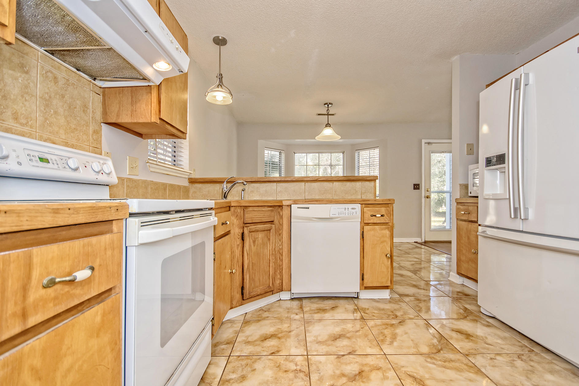 2412 Castlereagh Road Charleston, SC 29414 - Photo 16 of 47 Kitchen