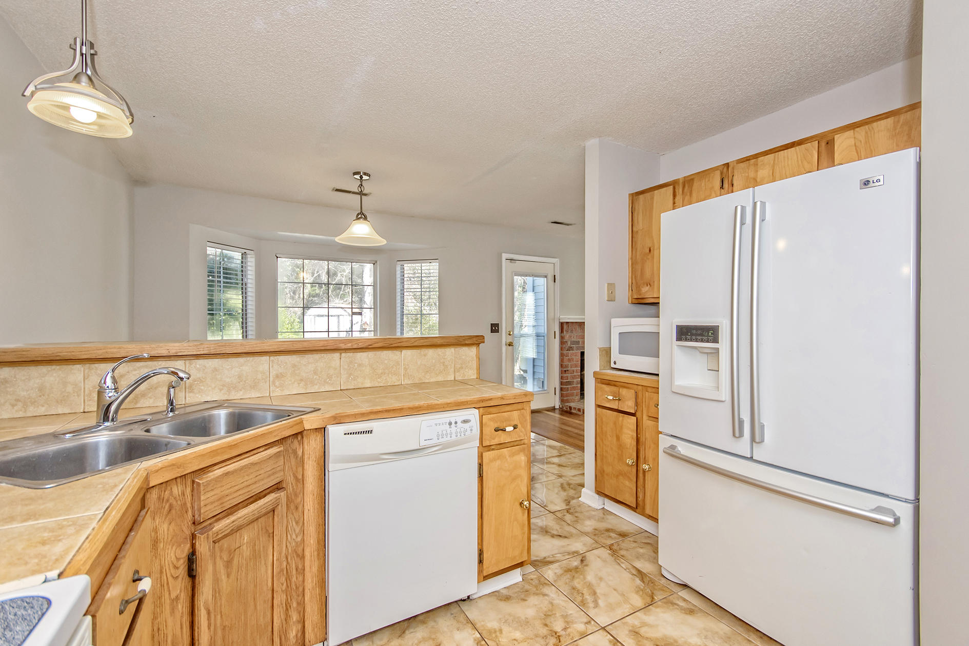 2412 Castlereagh Road Charleston, SC 29414 - Photo 18 of 47 Kitchen