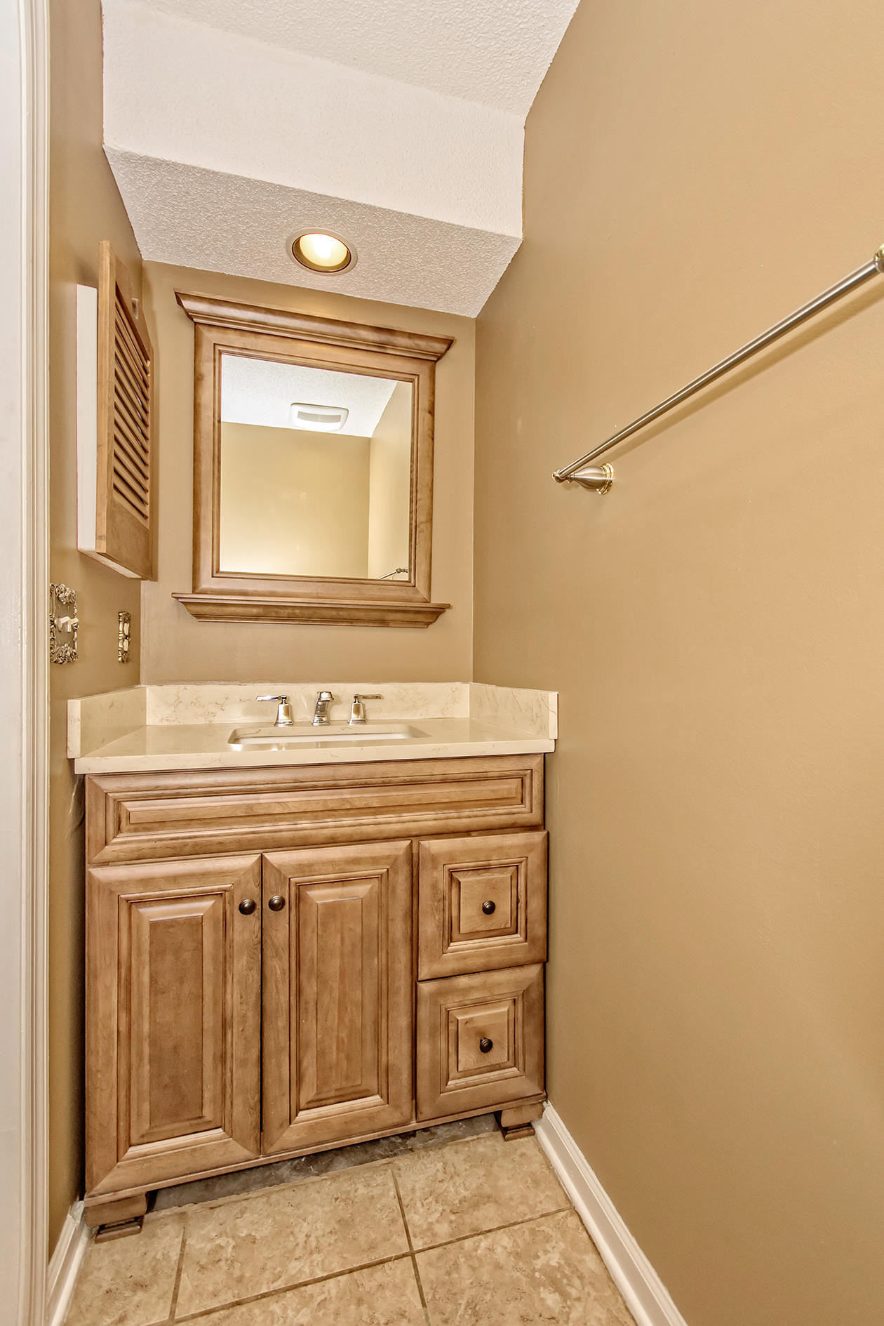 2412 Castlereagh Road Charleston, SC 29414 - Photo 23 of 47 Powder Room