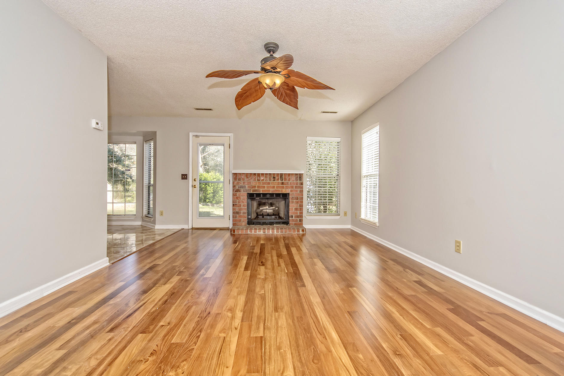 2412 Castlereagh Road Charleston, SC 29414 - Photo 6 of 47 Living Room