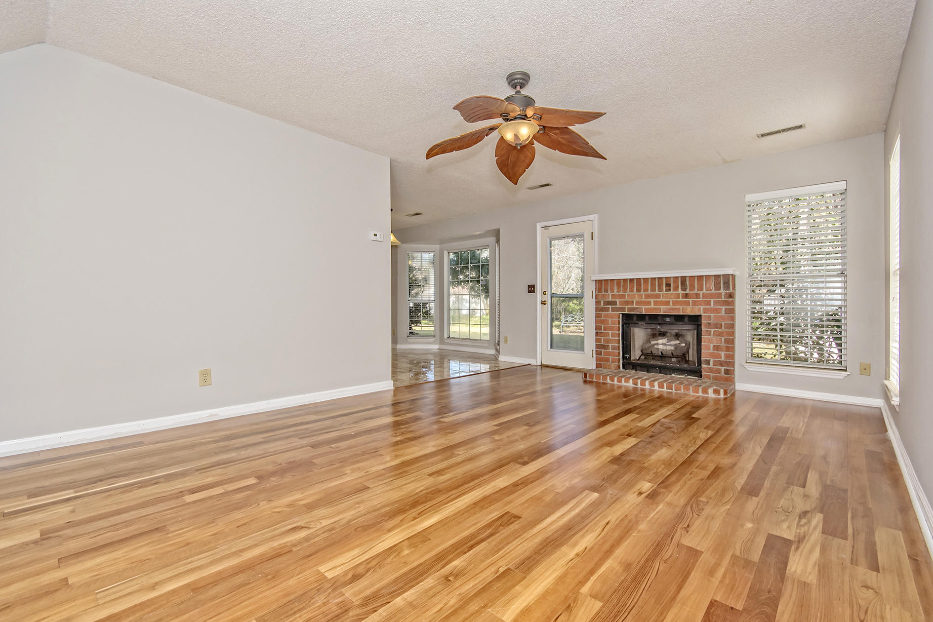 2412 Castlereagh Road Charleston, SC 29414 - Photo 7 of 47 Living Room