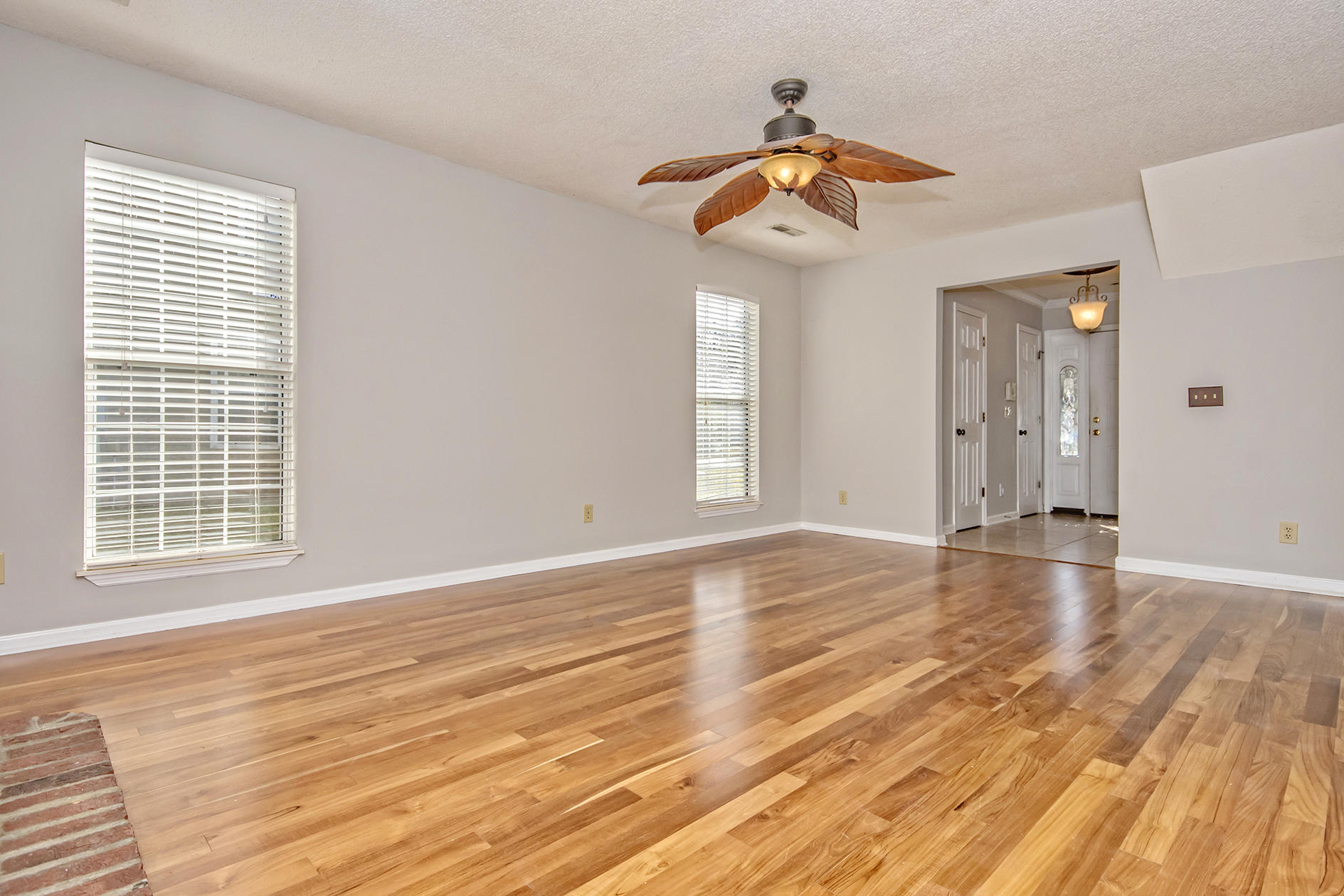 2412 Castlereagh Road Charleston, SC 29414 - Photo 8 of 47 Living Room