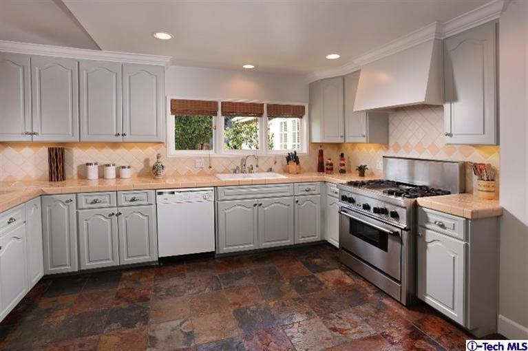 1915 Cañada Boulevard Glendale, CA 91208 - Photo 16 of 42 a kitchen that has a sink and a stove in it