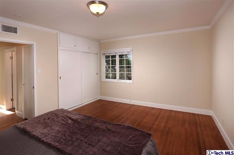 1915 Cañada Boulevard Glendale, CA 91208 - Photo 27 of 42 a bedroom with a bed and a window