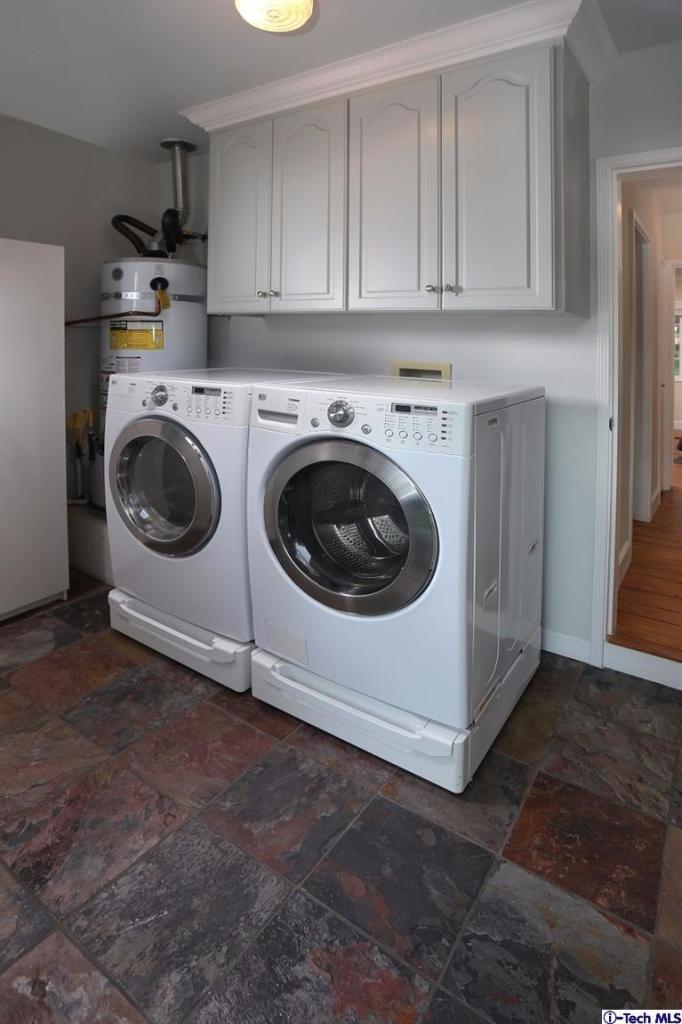 1915 Cañada Boulevard Glendale, CA 91208 - Photo 29 of 42 a utility room with sink dryer and washer