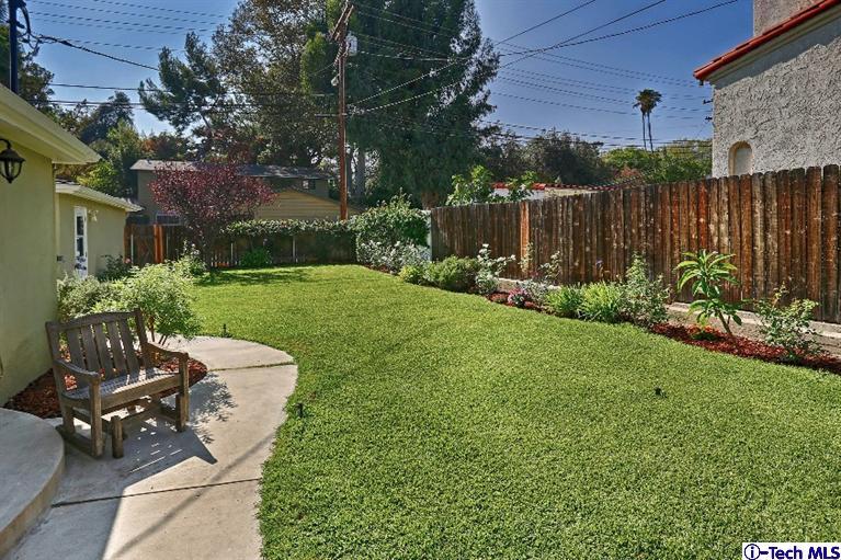 1915 Cañada Boulevard Glendale, CA 91208 - Photo 38 of 42 a view of a backyard with furniture and garden